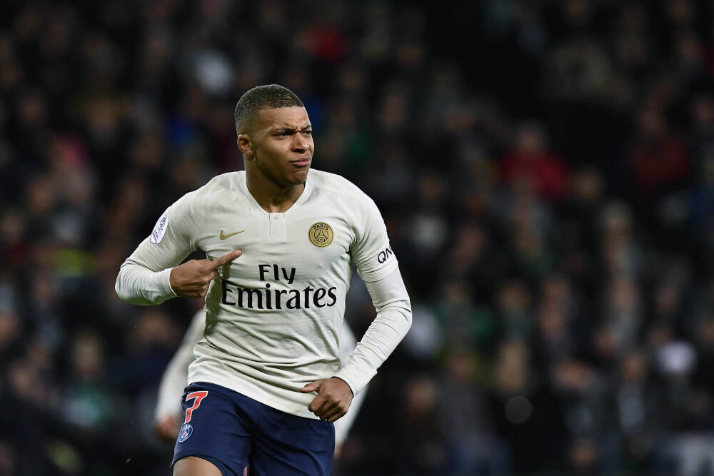   美股三大指数全线收涨，芯片股活跃